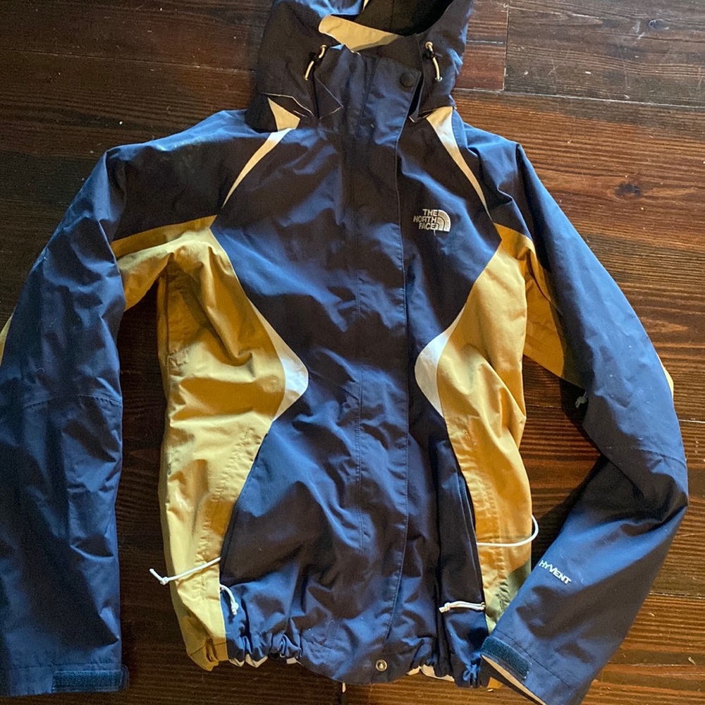 women’s north face coat